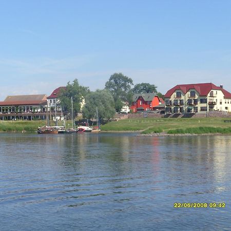 Elbterrassen Zu Brambach Hotell Dessau-Rosslau Exteriör bild