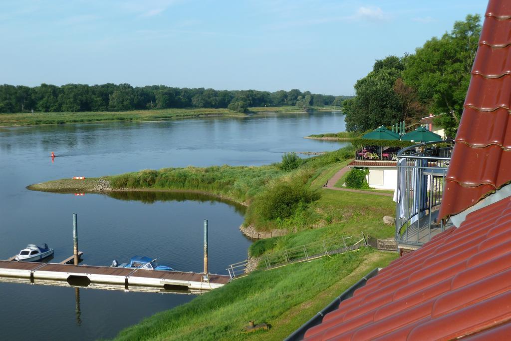 Elbterrassen Zu Brambach Hotell Dessau-Rosslau Exteriör bild