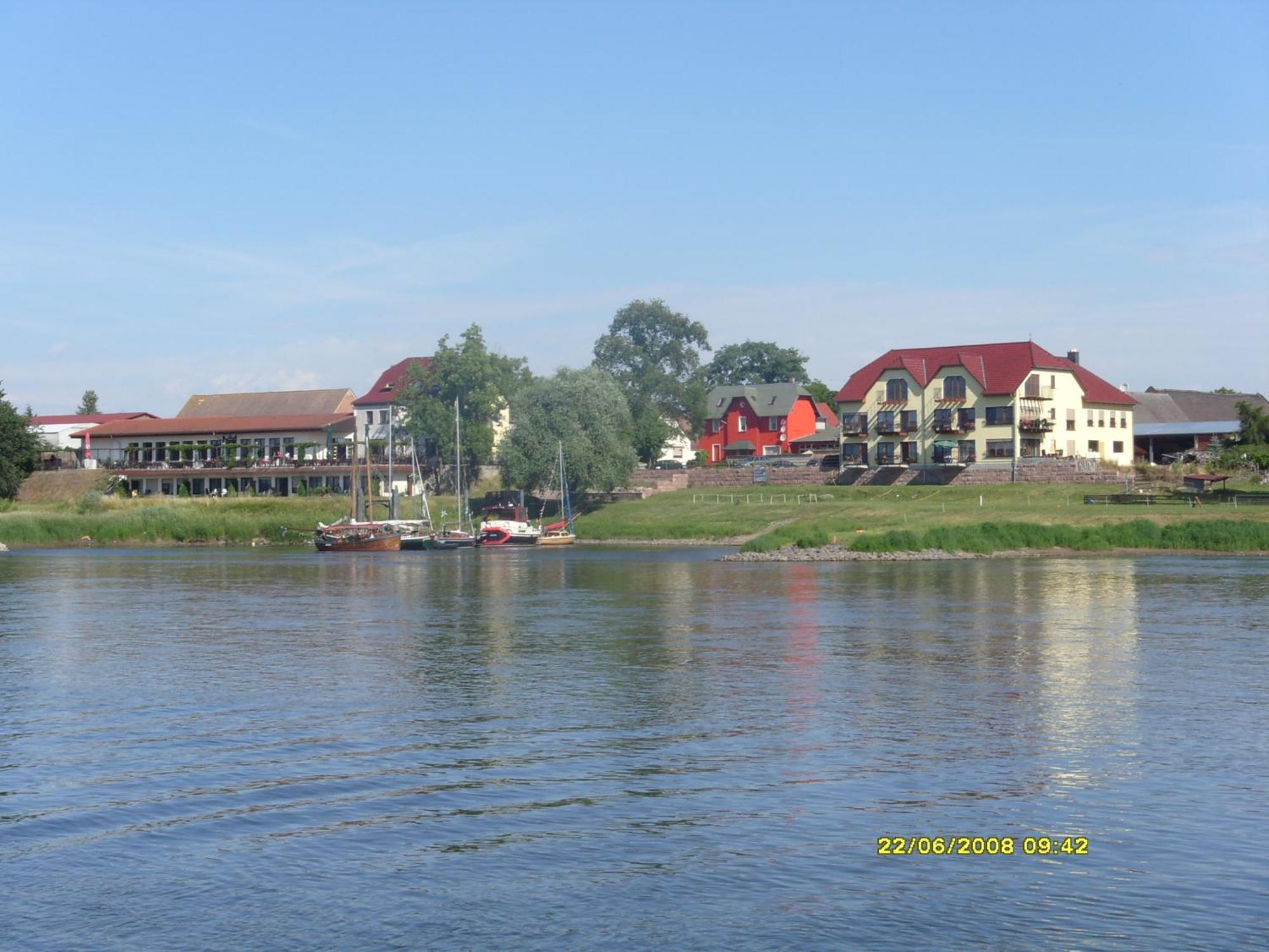 Elbterrassen Zu Brambach Hotell Dessau-Rosslau Exteriör bild