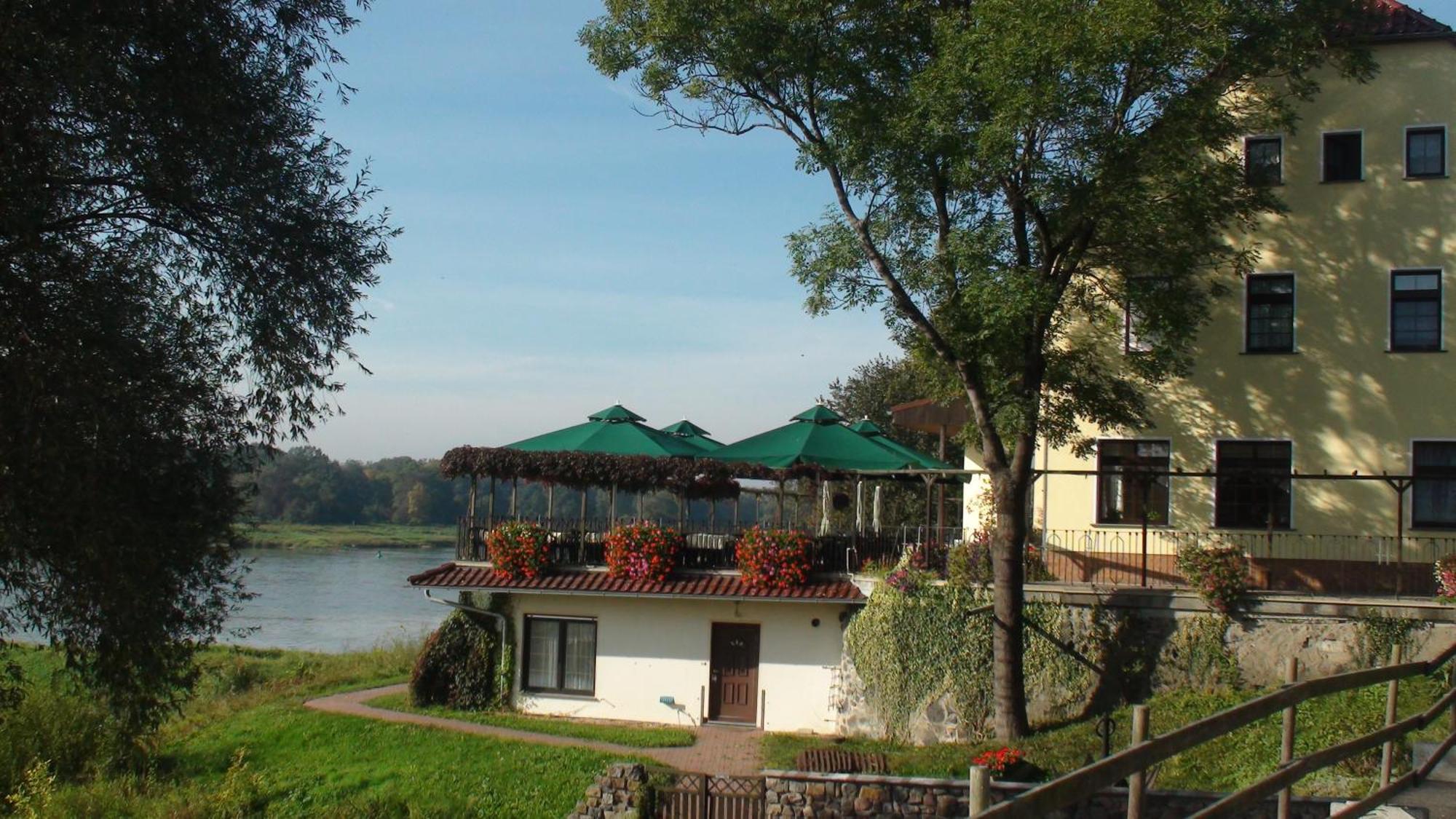 Elbterrassen Zu Brambach Hotell Dessau-Rosslau Exteriör bild