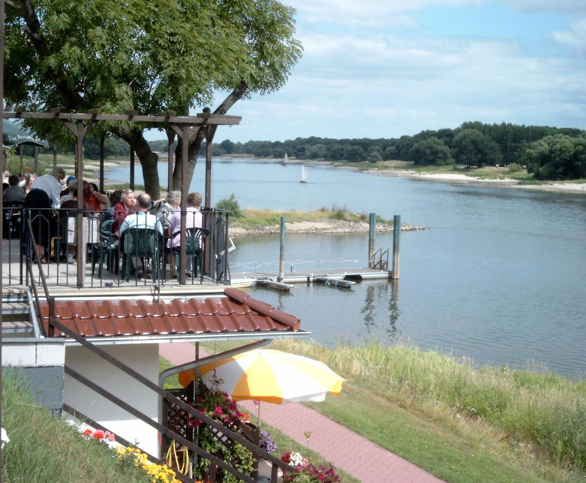 Elbterrassen Zu Brambach Hotell Dessau-Rosslau Exteriör bild