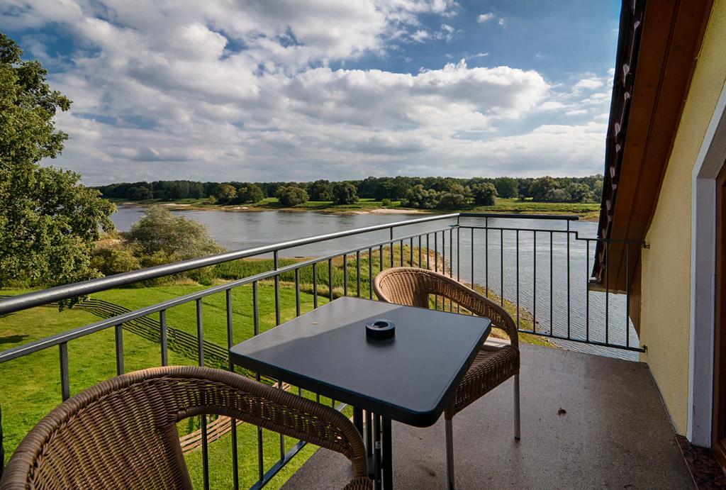 Elbterrassen Zu Brambach Hotell Dessau-Rosslau Exteriör bild