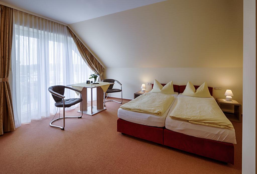 Elbterrassen Zu Brambach Hotell Dessau-Rosslau Exteriör bild