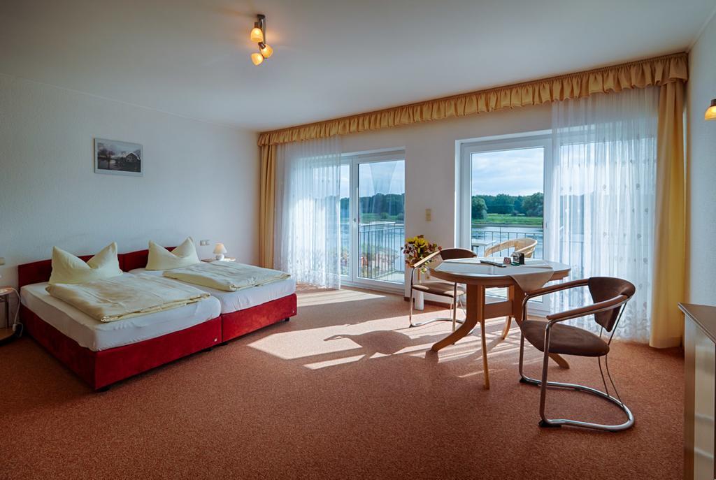 Elbterrassen Zu Brambach Hotell Dessau-Rosslau Exteriör bild