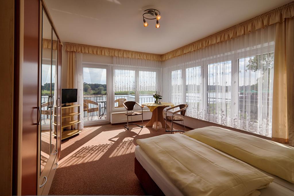 Elbterrassen Zu Brambach Hotell Dessau-Rosslau Exteriör bild