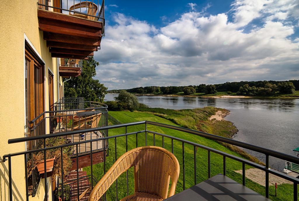 Elbterrassen Zu Brambach Hotell Dessau-Rosslau Exteriör bild