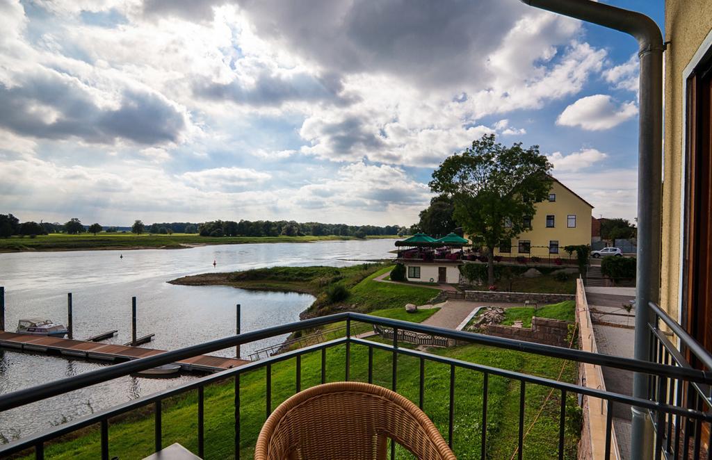 Elbterrassen Zu Brambach Hotell Dessau-Rosslau Exteriör bild
