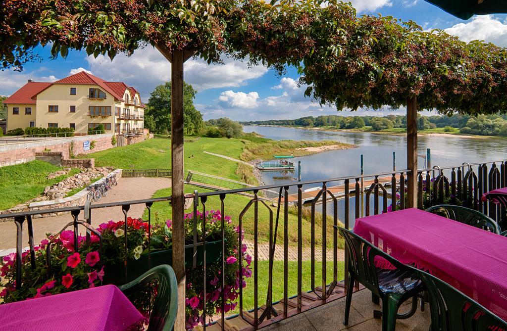 Elbterrassen Zu Brambach Hotell Dessau-Rosslau Exteriör bild