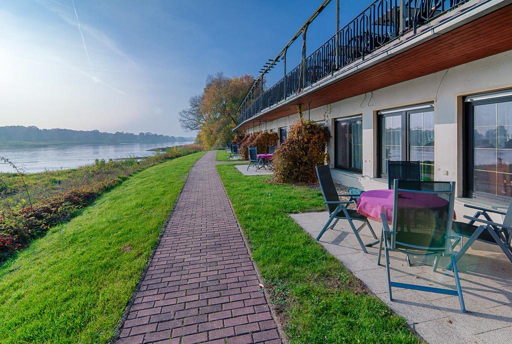 Elbterrassen Zu Brambach Hotell Dessau-Rosslau Exteriör bild