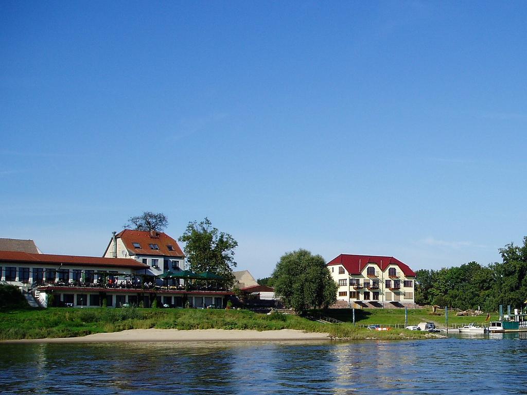 Elbterrassen Zu Brambach Hotell Dessau-Rosslau Exteriör bild